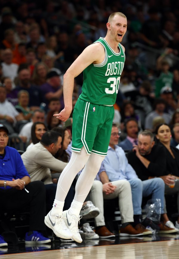 股票六倍杠杆风险登录 三分神射手！豪泽三节时间三分12中8射落全队最高24分 另有6板4助