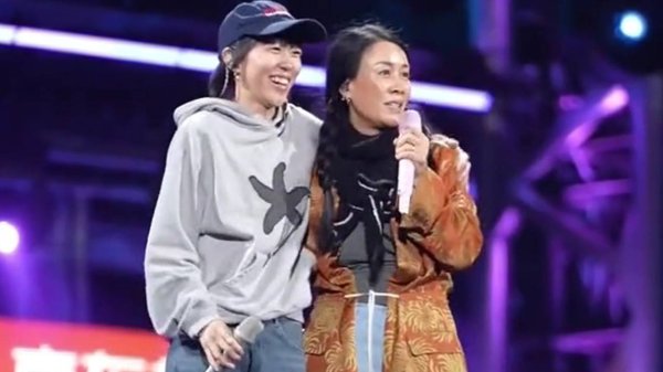 配资牌照查询网 叫老师被怼“平时都喊阿姨”！窦靖童这声称呼戳中多少打工人痛点