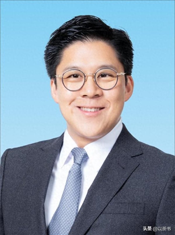配资公司查询 全网恭喜！47岁霍启刚正式上任，职务不一般，爱妻郭晶晶立了大功